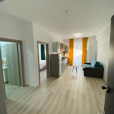 Njunior Apartment 02 Iasi Buitenkant foto